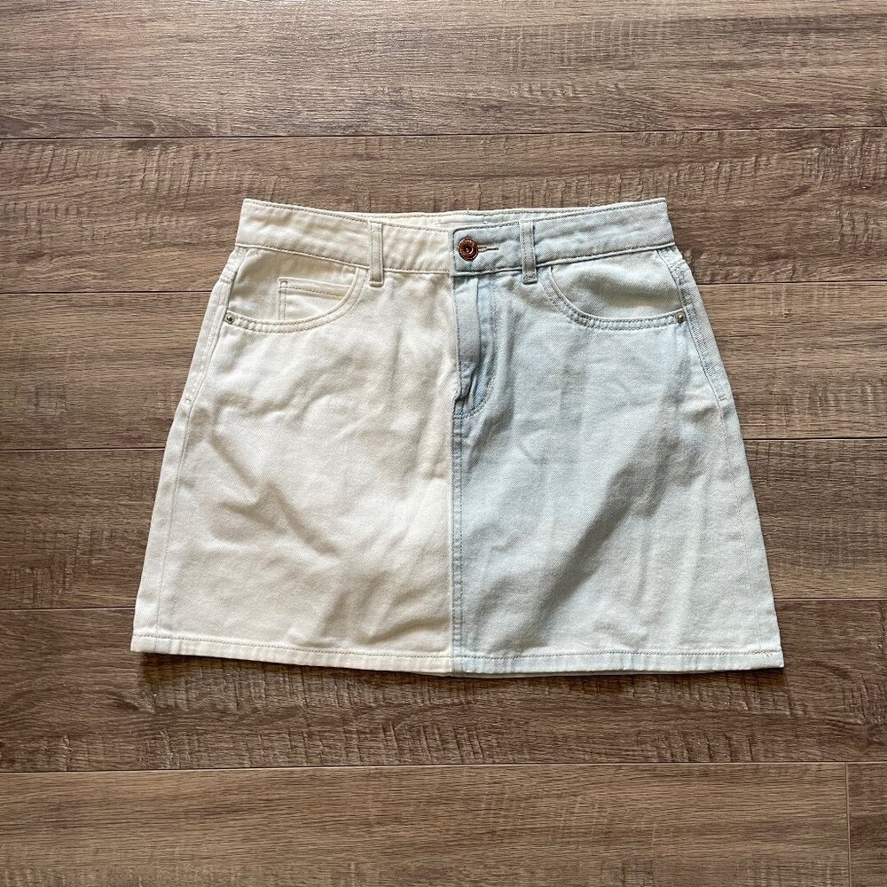 ONLY two-toned denim mini skirt, 5 pockets, light wash/white denim